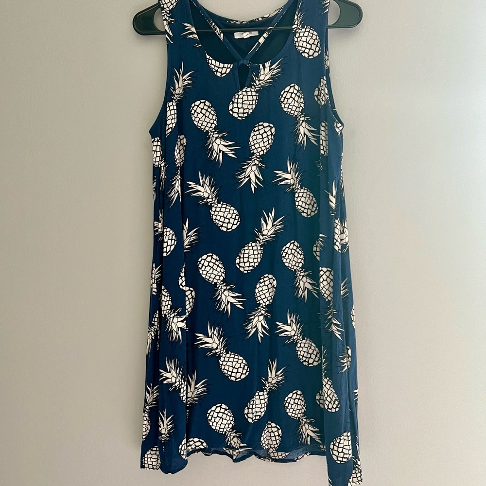 Pineapple Print Sleeveless Top - Navy and White